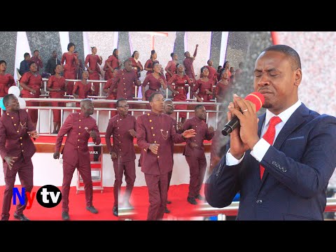 TAZAMA MASS KWAYA YA WATOTO WA TAG SUMBAWANGA WALIVYO IMBA VIZURI KATIKA IBADA YA SHUKRANI