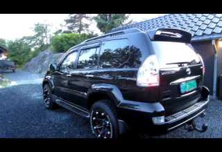 Black Toyota Land Cruiser 2005