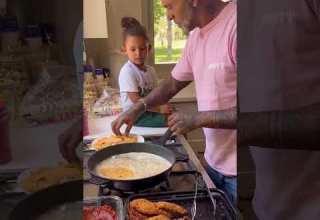 אייל גולן בבישולים עם בנו רון והשיר יום שישי של יובל מזרחי