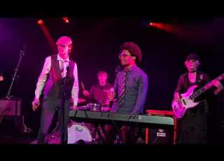 Lamar Singing His Heart Out