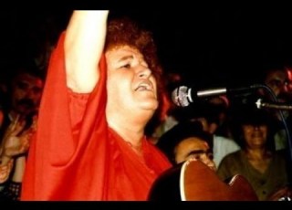Selda Bağcan Düşen Hep Yerde Mi Kalır