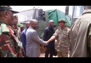 RAIS DKT MAGUFULI AKAGUA MAGARI YA JESHI YATAKAYOTUMIKA KUSAFIRISHA KOROSHO