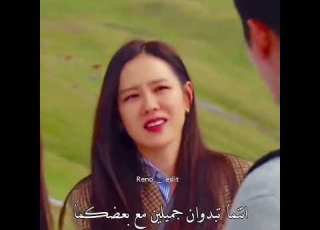 كانو ببلد اجنبي وهي مفكرتهم مو كوريين سو قاعده تسفل بالبنت والبنت ساكته ومتحمله هبوط اضطراري للحب