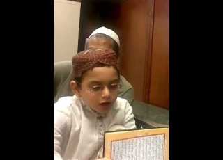 طفل يحاكي الشيخ محمد أيوب رحمه الله