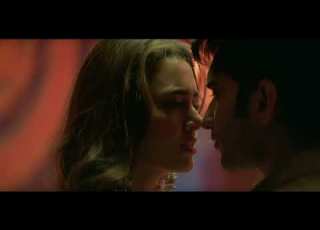  Tejasswi Prakash Hot Kiss