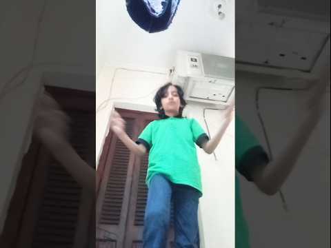 واقف عل الامه و معايه مكالمة انا خدت الصدمه و دعكت عيوني