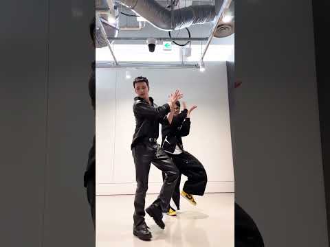 Hyunjin Dancing To Hollow W HARU Of NEXZ Straykids Skz Hollow Hyunjin Haru Kpopmakesmestay