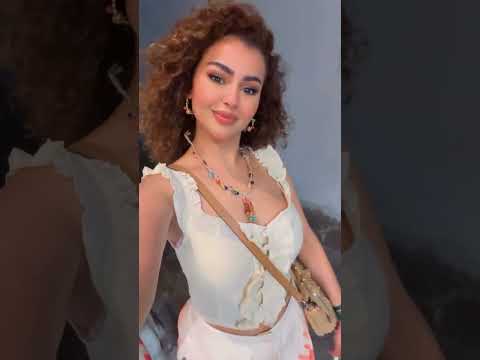 أنيقة تناسب شخصيتها الإعلامية مها مكشوفة في شوارع ميلانو