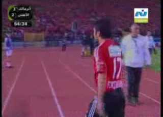  لقطة غضب احمد حسن امام حسام البدري لحظة خروجه