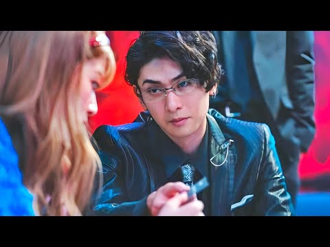 طـالبه بسيطة مفيش حد بيعبرها وفجأة بيوقع فحبها زعيم عصابه الياكوزا وبياخدها تعيش معاه ملخص كامل