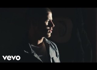  Nick Jonas Chainsaw