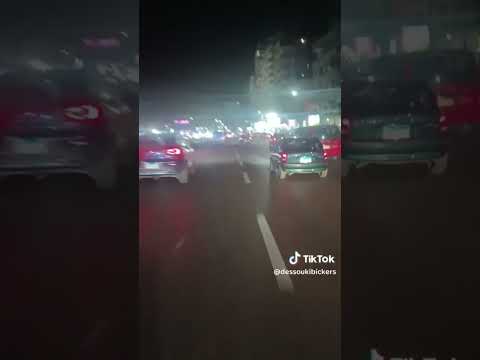 صاحي والساعه داخله على تلاته