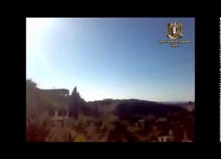  نسر سوري بعد كل عملية ناجحة يلقي التحية على اهله بطريقته الخاصة