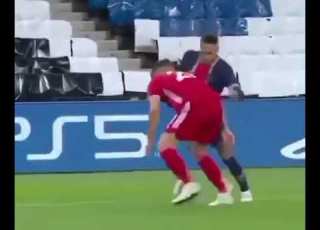 كا خاصة ترصد اهانة نيمار للاعبين البايرن Neymar Humiliates Bayern Munich Players