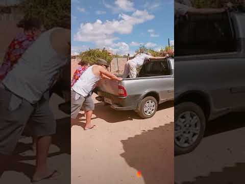 ويقولون ليش ماتمشي السياره هههههههه