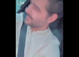 لاول مرة ناصيف زيتون يغني لاتحزني من سيارته