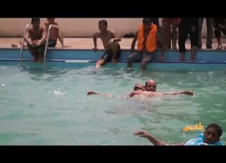  بطل الجمهورية في السباحة الحرة مختار أمين الحارس الأمين على حياة مرتادي مسبح نادي تعز
