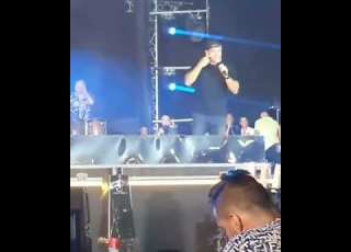 ب تهز ر عمرو دياب