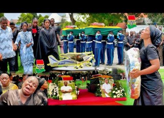 Tema Plane Crash Victim S Wife Struggles To Lay Hubby S Wreath As Dad In Law Happily Lays His