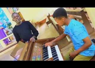 FAMILIA TAKATIFU Na B Lukando Vocals Key A Flat Major