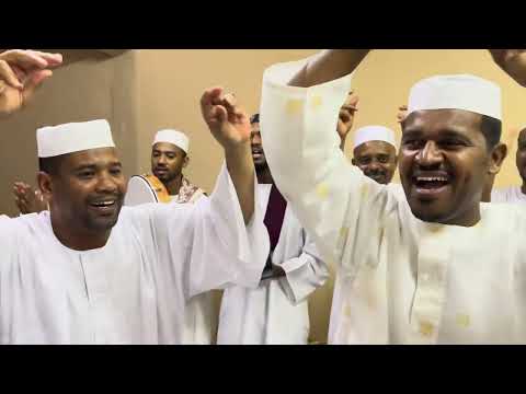 طلع البدر علينا المادح مصطفي الشيخ و ابراهيم بلل والمجموعه مع ابناء الشيخ مصطفى الفاني المولد في قطر