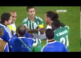لقطة اليوم لاعبو الرجاء يخلعون حذاء رونالدينيو