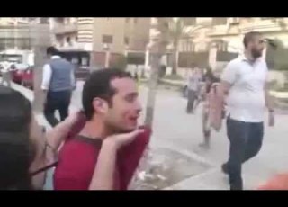  ضرب احمد دومه بالقفا عند مقر الاخوان بالمقطم