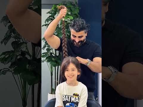 مصفف الشعر يحويل هذه الفتاة إلى صبي Shorts