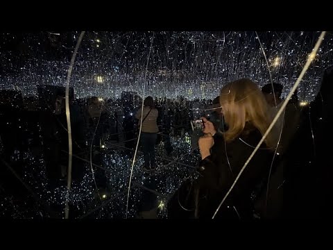 متحف الوسائط الجديدة يفتح أبوابه ويعرض الفن الرقمي عبر تقنيات غامرة