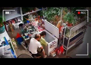  لن تصدق عيناك ما ترصده كات المراقبة أحيانا يصعب تصديقه