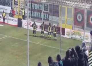  La CURVA NORD FRANCO MANCINI In Azione Cori Per I Pompieri Presenti Sotto Il Settore