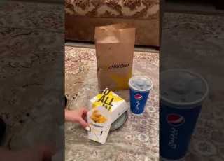  تجربة مطعم هارديز
