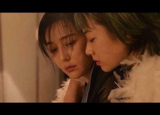  GREEN NIGHT KISS SCENE