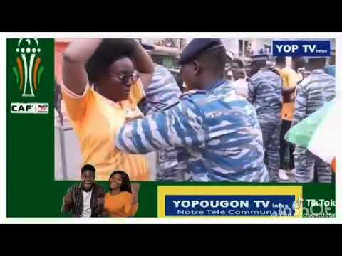 Tazama Mkaguzi Anavo Shika Matiti Hadharani Wakati Wa Kuingia Uwanjani Huko IVORY COAST