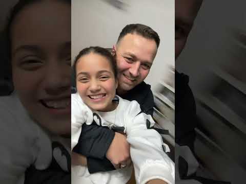 بابا تركضلي وفاتح ايدك