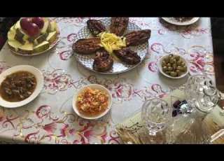  مائدة الطعام شعبية مع أغاني جميلة جدا
