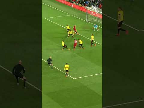 Mohamed Salah Tricked All 3 Defenders