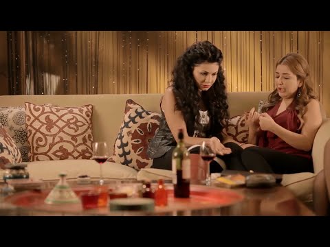 بتحكي لصاحبتها بعد ما راحت لصاحبها البيت قضى معاها ليلة و ضربها قلوب