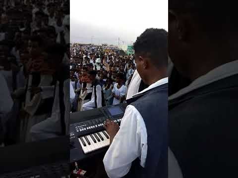 احتفال نفره طوكر الفنان حسين اب قطعه العازف حسن كمبا احتفال نفره طوكر الفنان حسين اب قطعه العازف حسن كمبا