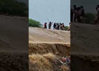 سيل وادي عجي زبيد اش من تهور ولا ترمو بأنفسكم إلى تهلكه
