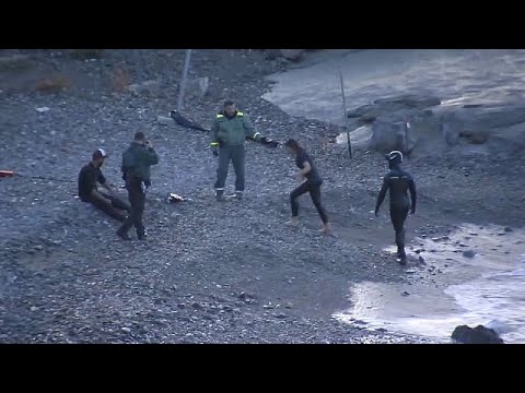 شاهد سباحة دونها مخاطر وأمواج عاتية 40 مهاجرا مغربيا يصلون شواطئ سبتة