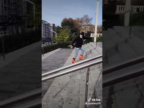 اقوى لاعب سكيت ينزل درج تقسيم ناااااار اقوى لاعب سكيت ينزل درج تقسيم ناااااار