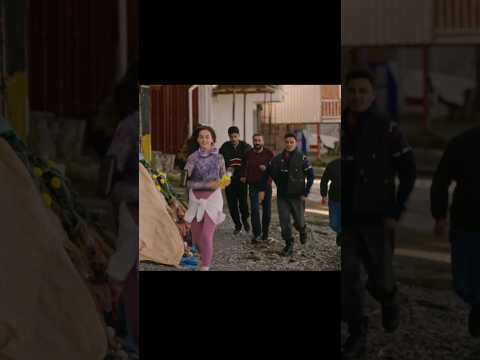 عادل كوتشاري قبل مايعرف انو ايليني بنتو خايف عليها وحاطط وراها جيش للحمايه هذا البحر سوف يفيض