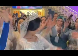 صديقات العروسه ال واخواتها سيحوا للعروسة وخلو العريس يفكرك يراجع نفسه Wedding Tone