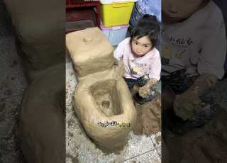 لا ي صدق هذه الفتاة صنعت مرحاض ا داخل غرفتها