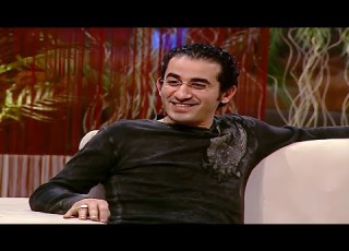 صاحبك الي بيصدعكوا بصوته الوحش هتموت من الضحك علي احمد حلمي وهو بيغني لام كلثوم