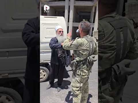 في مشهد يعكس وحدة الموقف الوطني حوار بين أحد المشايخ في السويداء وضابط في وزارة الدفاع