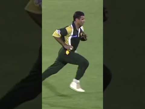Waqar Younus Great Bowling Action Slowmotion