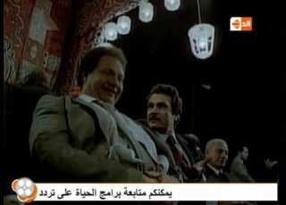 يحى الفخرانى يضحك اثناء العزاء