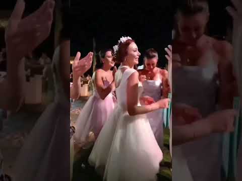 روعة السعدي في حفل زفاف الممثلة نادين تحسين بيك و الفنان إياد عيسى Syrianevents Syrianevents روعة السعدي في حفل زفاف الممثلة نادين تحسين بيك و الفنان إياد عيسى Syrianevents Syrianevents